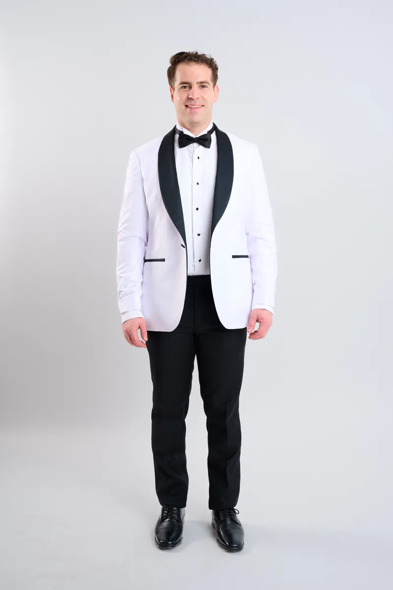 Smoking blanco con pantalón negro