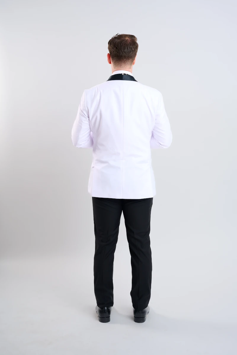 Smoking blanco con pantalón negro