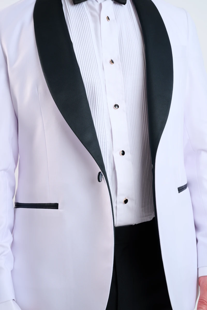 Smoking blanco con pantalón negro