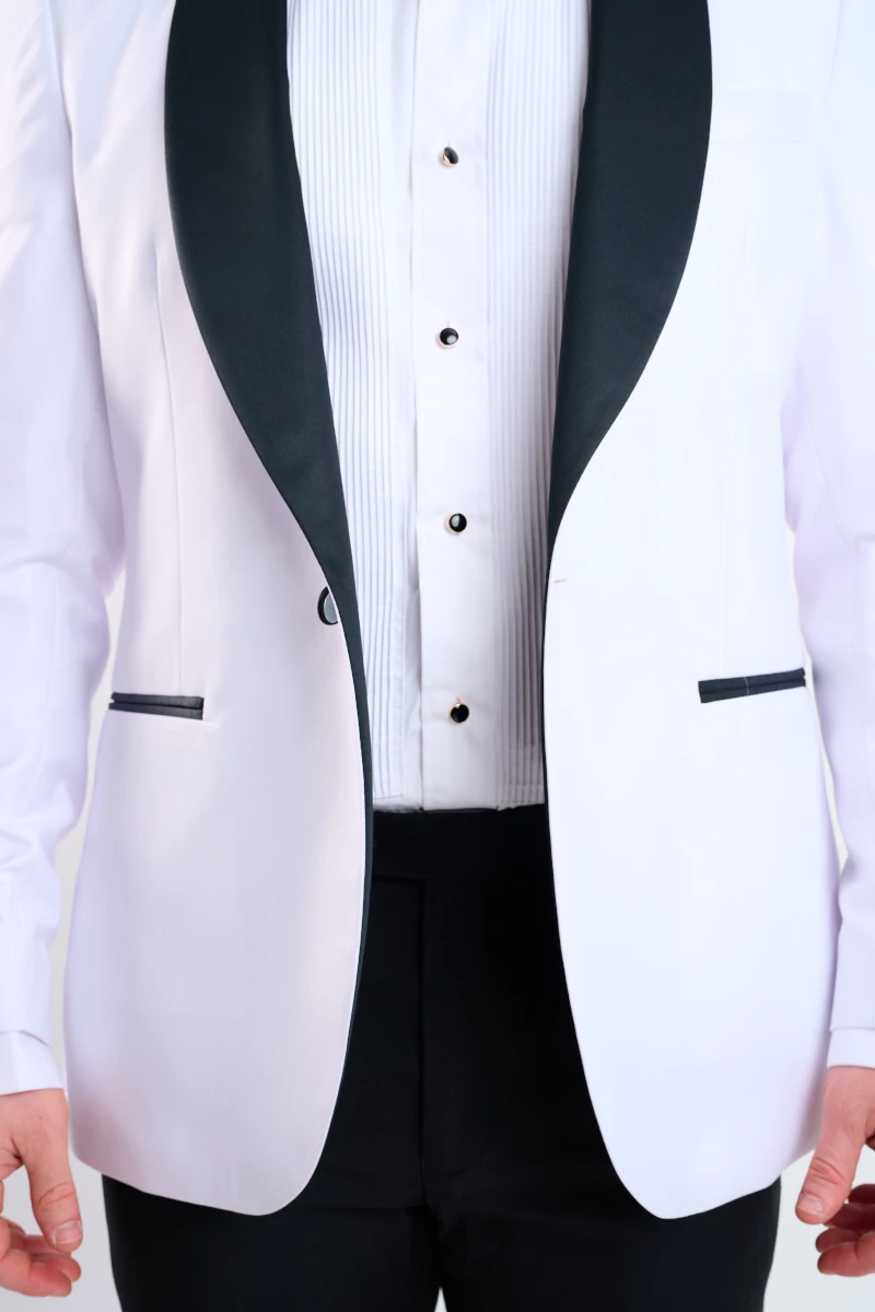 Smoking blanco con pantalón negro