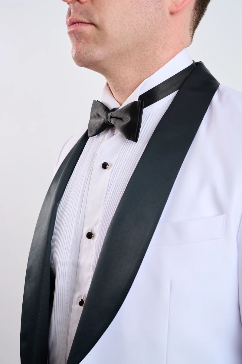 Smoking blanco con pantalón negro