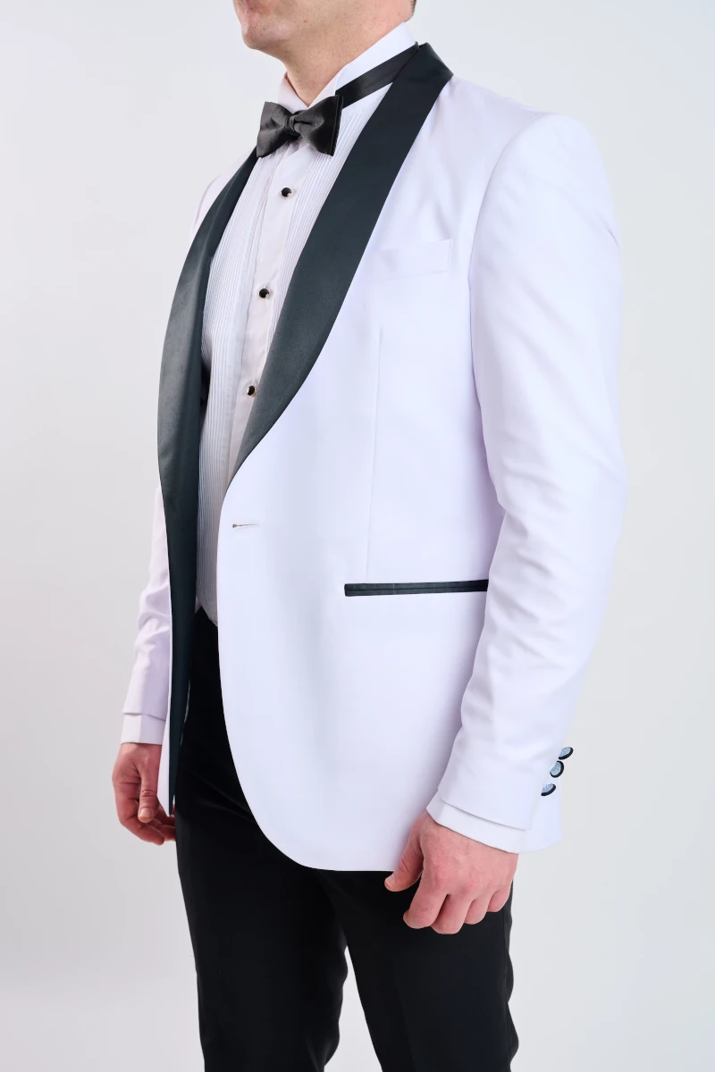 Smoking blanco con pantalón negro